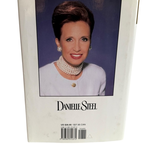 Danielle Steel 'The Wedding' Hardcover Book - White and Gold - Picture 2 of 10